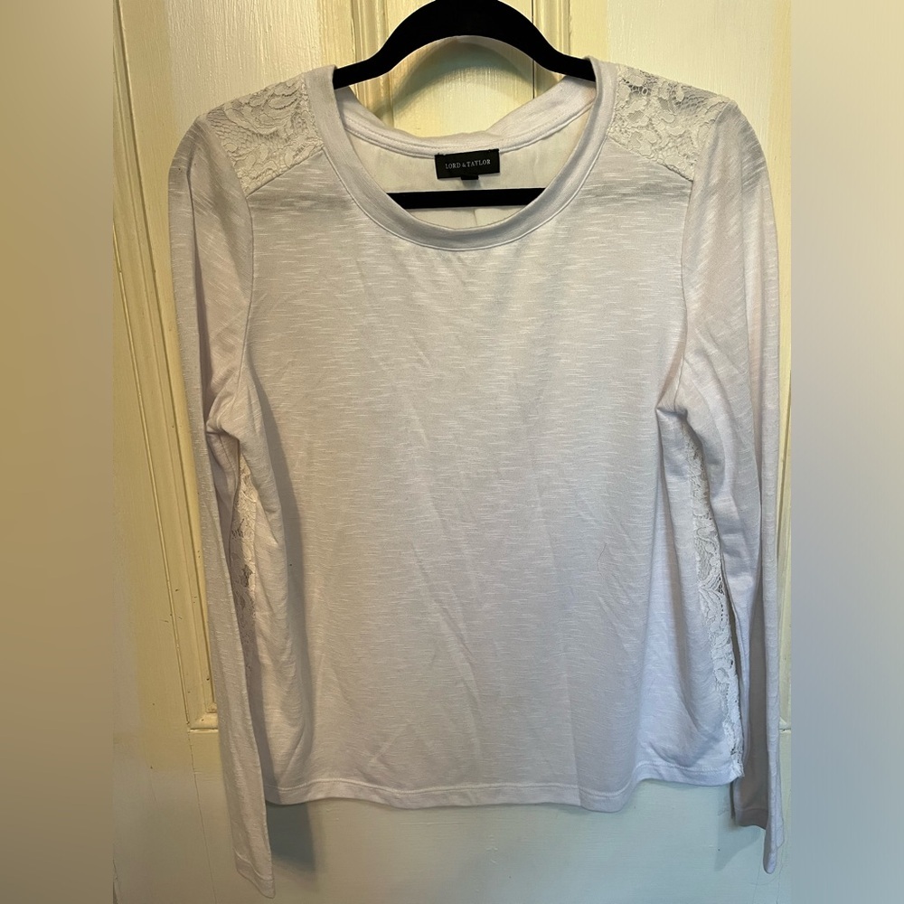 Lord & Taylor Long Sleeve White Lace Back Scoop Neck Shirt Medium - Picture 1 of 8